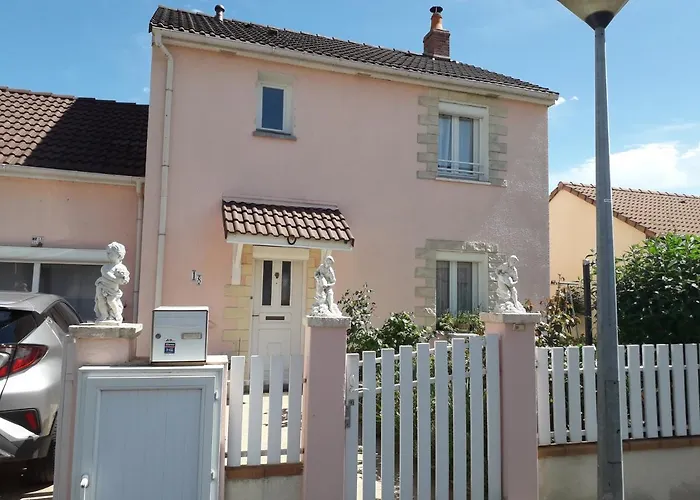 La Maison Rose 2 Chambres Avec Lit Pour 2 Personnes Et 2 Salles De Bains