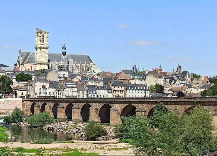 La Maison Rose 2 Avec Lit Pour 2 Personnes Et 2 Salles De Bains * Nevers