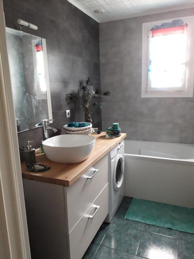 La Maison Rose 2 Avec Lit Pour 2 Personnes Et 2 Salles De Bains Homestay